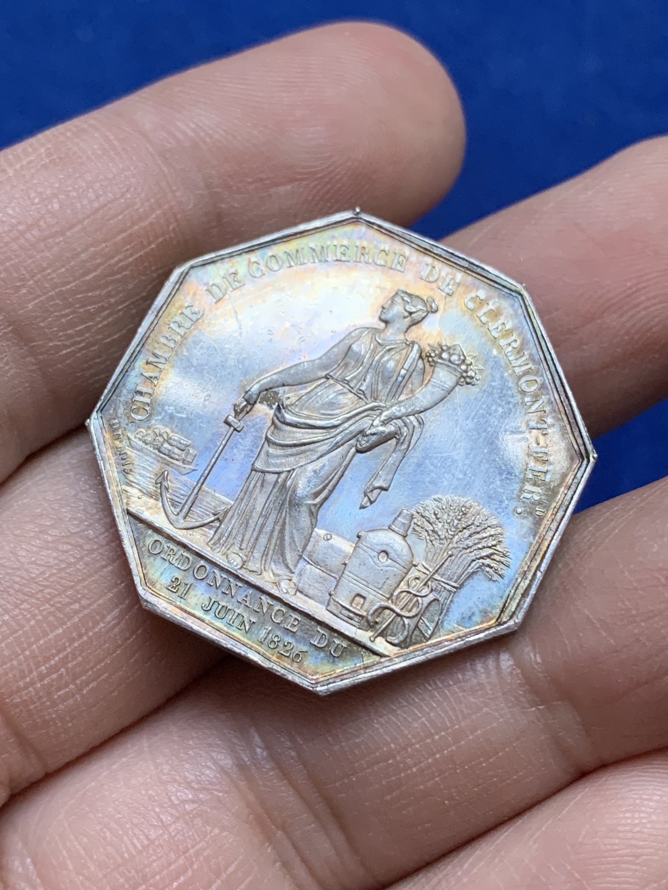 《竞宝斋》八角与章专场 第217场-周日，周一 2场 (全场包邮) 法国八角银章，克莱蒙商会，11.66g，30.6mm，手指边铭，金色五彩包浆