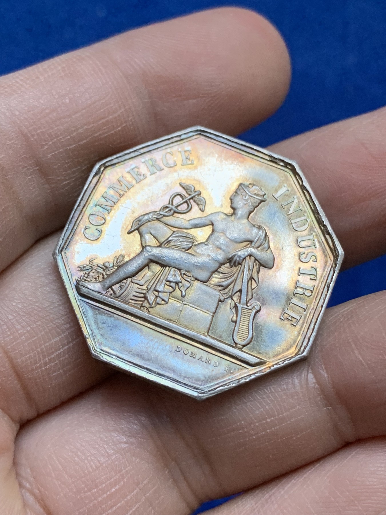 《竞宝斋》八角与章专场 第217场-周日，周一 2场 (全场包邮) 法国八角银章，克莱蒙商会，11.66g，30.6mm，手指边铭，金色五彩包浆