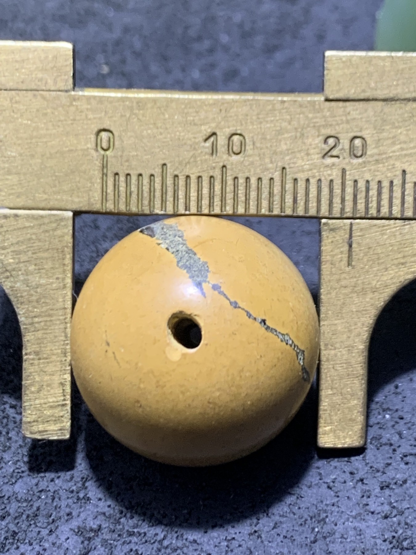 十堰原矿三无土豪金松石圆珠一颗，