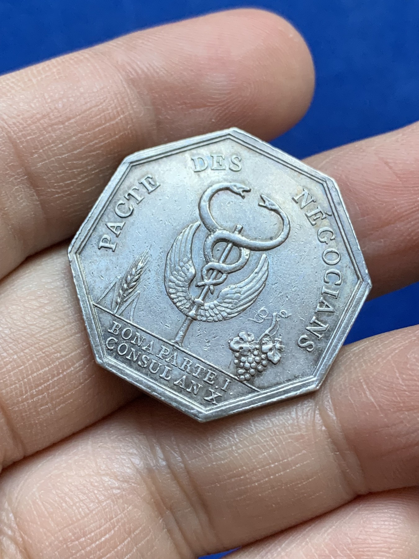 《竞宝斋》八角与章专场 第217场-周日，周一 2场 (全场包邮) 法国八角银质代币，根据波拿巴贸易协定设立的帝国商业柜台，13.13g，30.1mm，早期无边铭