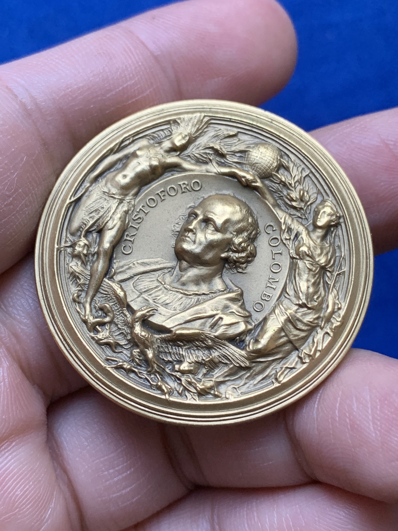 《竞宝斋》八角与章专场 第217场-周日，周一 2场 (全场包邮) 意大利哥伦布发现美洲大陆500周年超高浮雕镀金铜章，30.9g，39.4mm