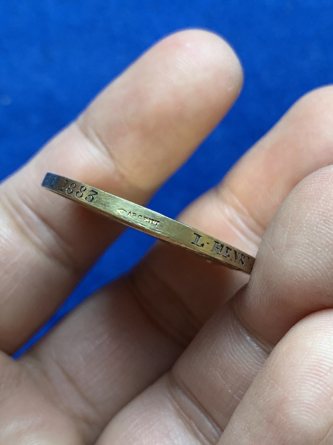 《竞宝斋》八角与章专场 第217场-周日，周一 2场 (全场包邮) 法国结婚纪念镀金银章，13.97g，31.8mm，手指边铭