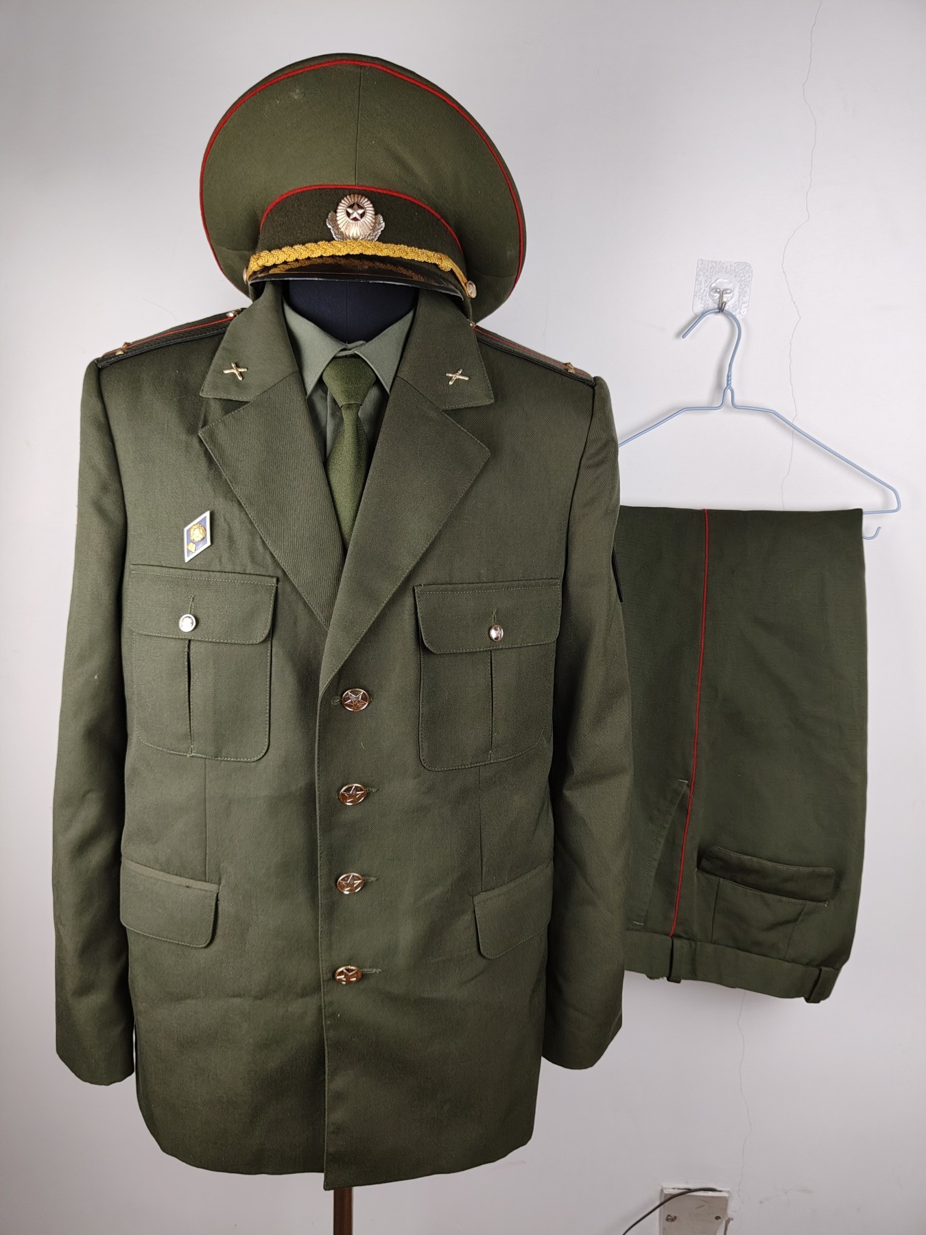 全场0元起拍 第110期 咸鱼国勋章拍卖专场 11月19日（周三）下午6：00开始 白俄罗斯现役陆军中尉191炮兵营一套 50-4 头围57