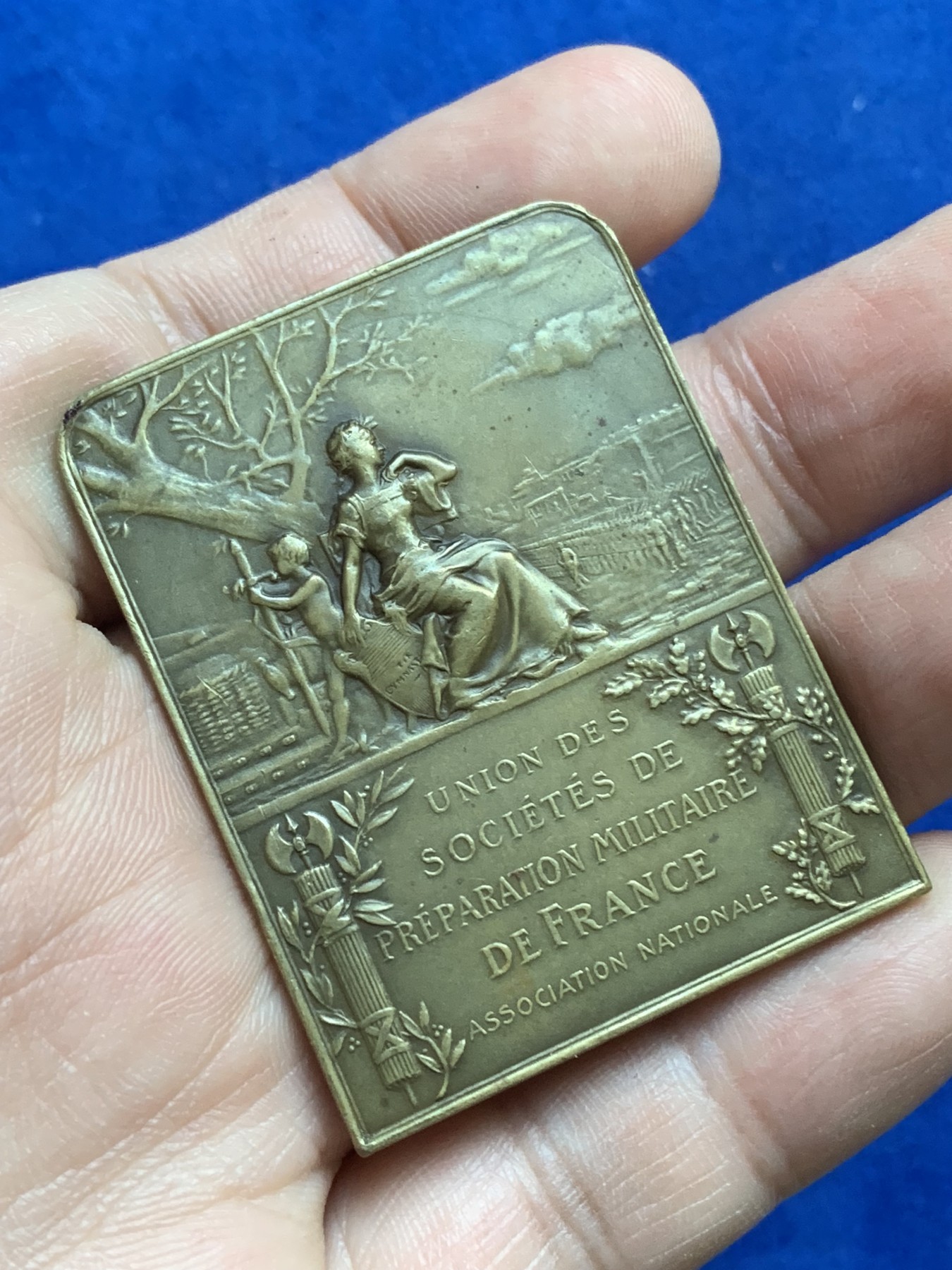 《竞宝斋》八角与章专场 第217场-周日，周一 2场 (全场包邮) 法国法国军事装备公司联盟铜章，51.2*39.7mm，47.32g，铜标