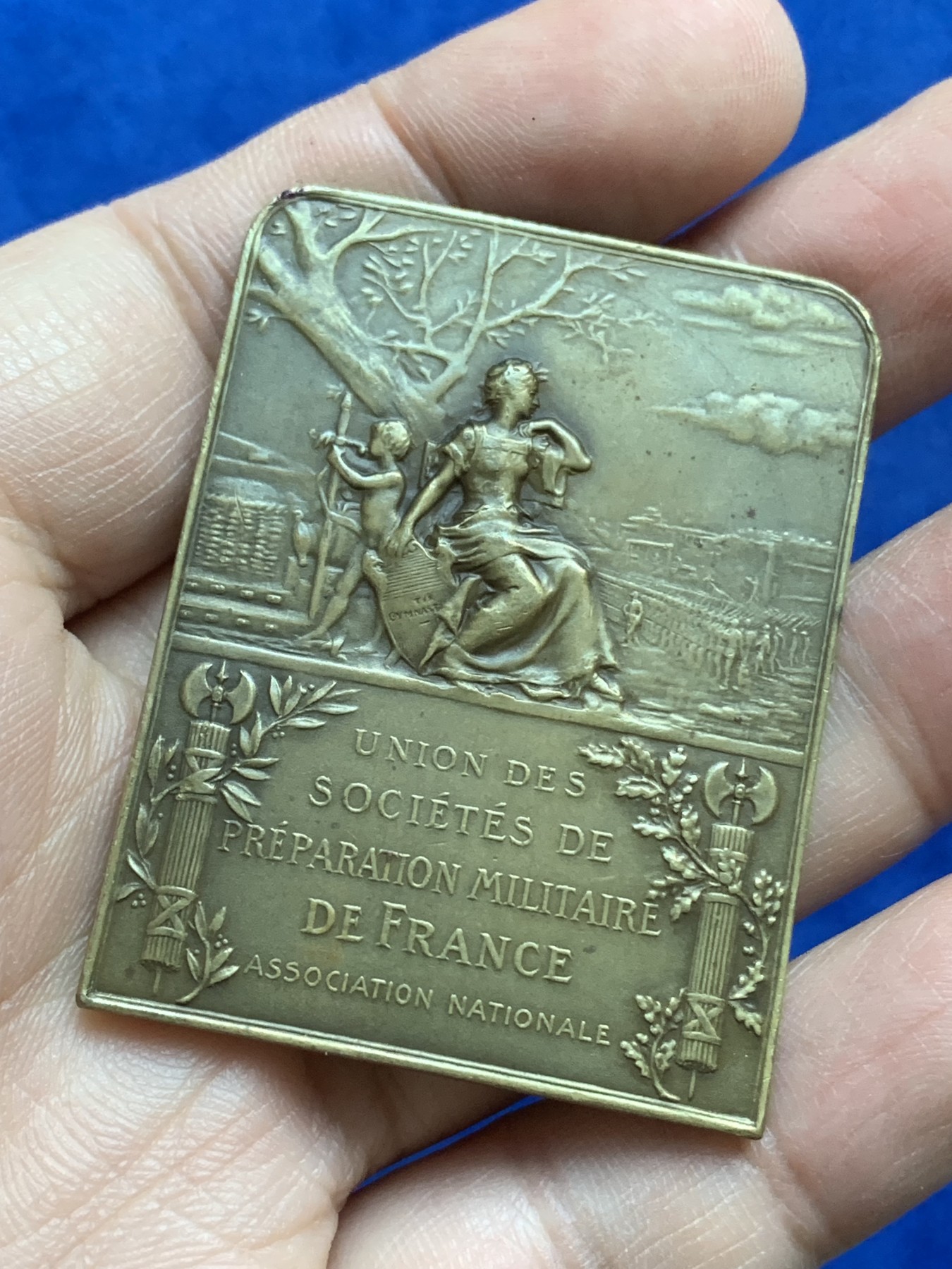 《竞宝斋》八角与章专场 第217场-周日，周一 2场 (全场包邮) 法国法国军事装备公司联盟铜章，51.2*39.7mm，47.32g，铜标