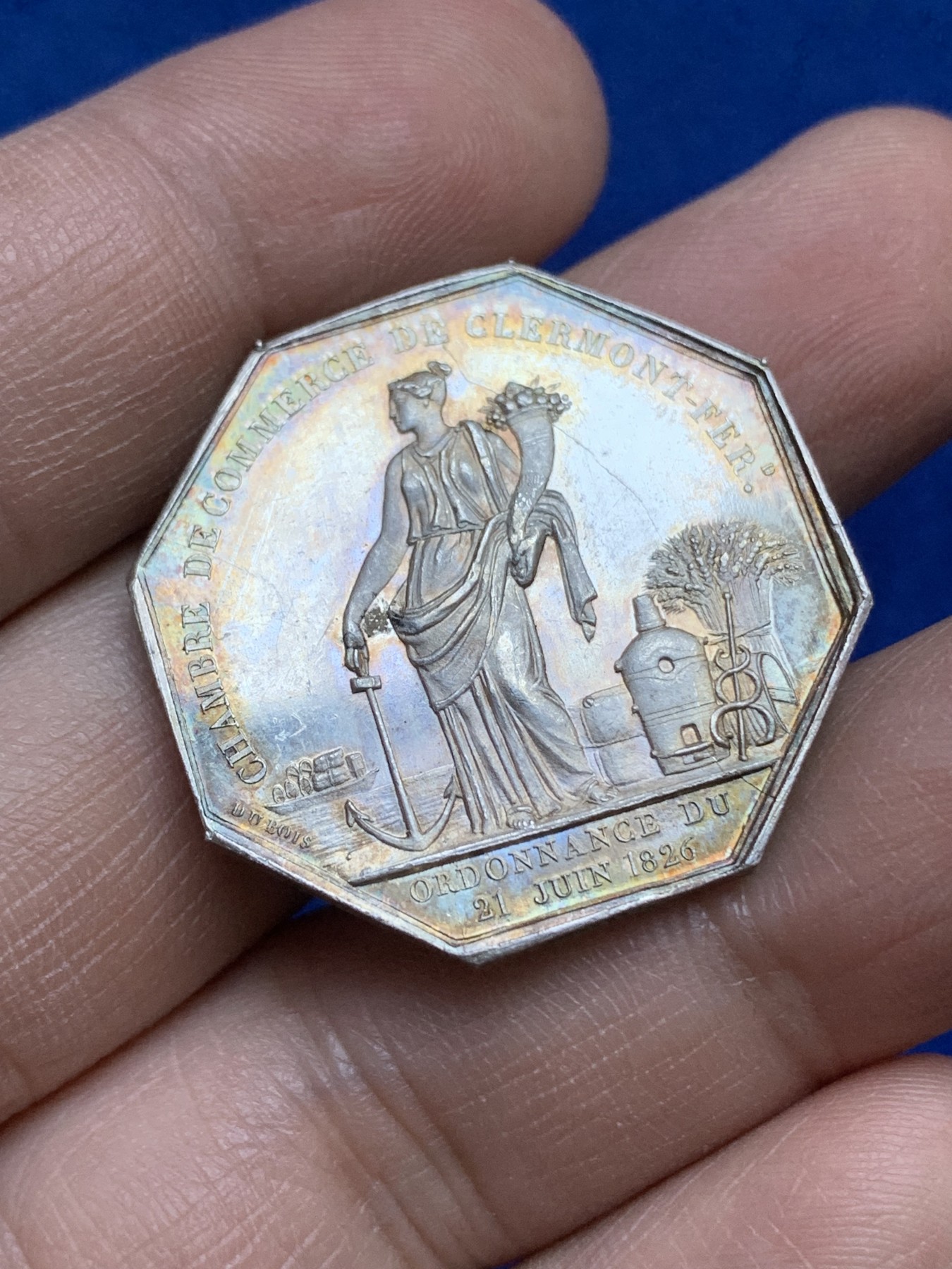 《竞宝斋》八角与章专场 第217场-周日，周一 2场 (全场包邮) 法国八角银章，克莱蒙商会，11.66g，30.6mm，手指边铭，金色五彩包浆