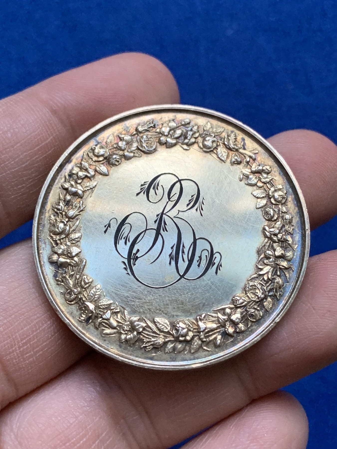 《竞宝斋》八角与章专场 第217场-周日，周一 2场 (全场包邮) 法国1867年结婚纪念镀金银章，31.4g，41.9mm，蜜蜂边铭