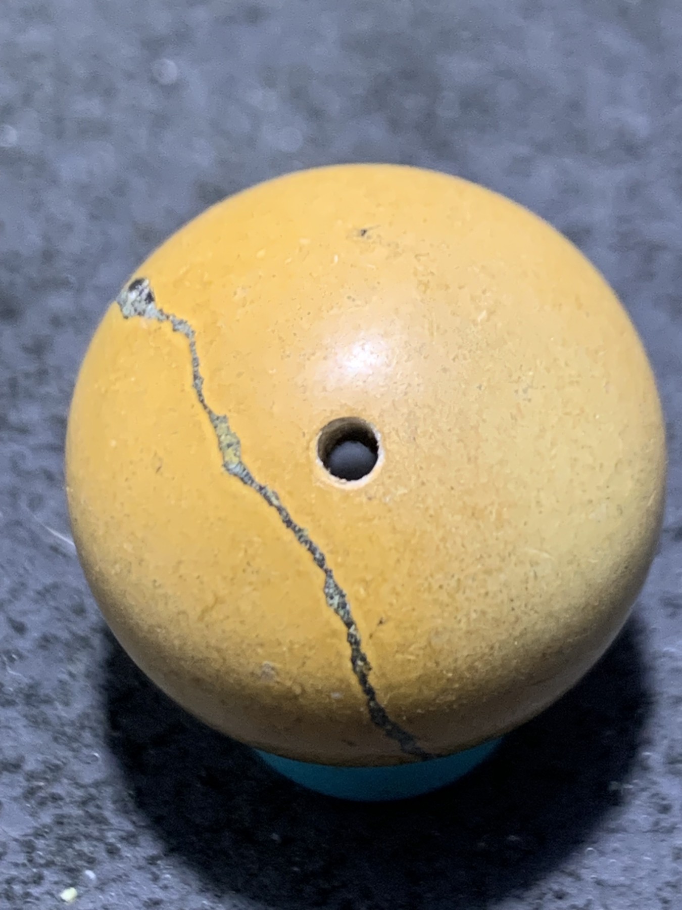 十堰原矿三无土豪金松石圆珠一颗，