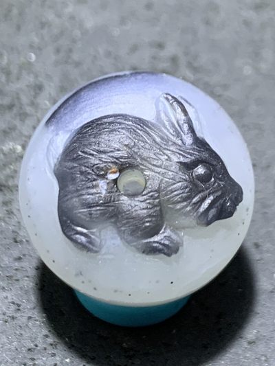 精美高玉化水墨纹亚光海洋玉髓手工俏色巧雕玉兔（兔飞猛进）随形2.0圆珠一个！ - 精美高玉化水墨纹亚光海洋玉髓手工俏色巧雕玉兔（兔飞猛进）随形2.0圆珠一个！