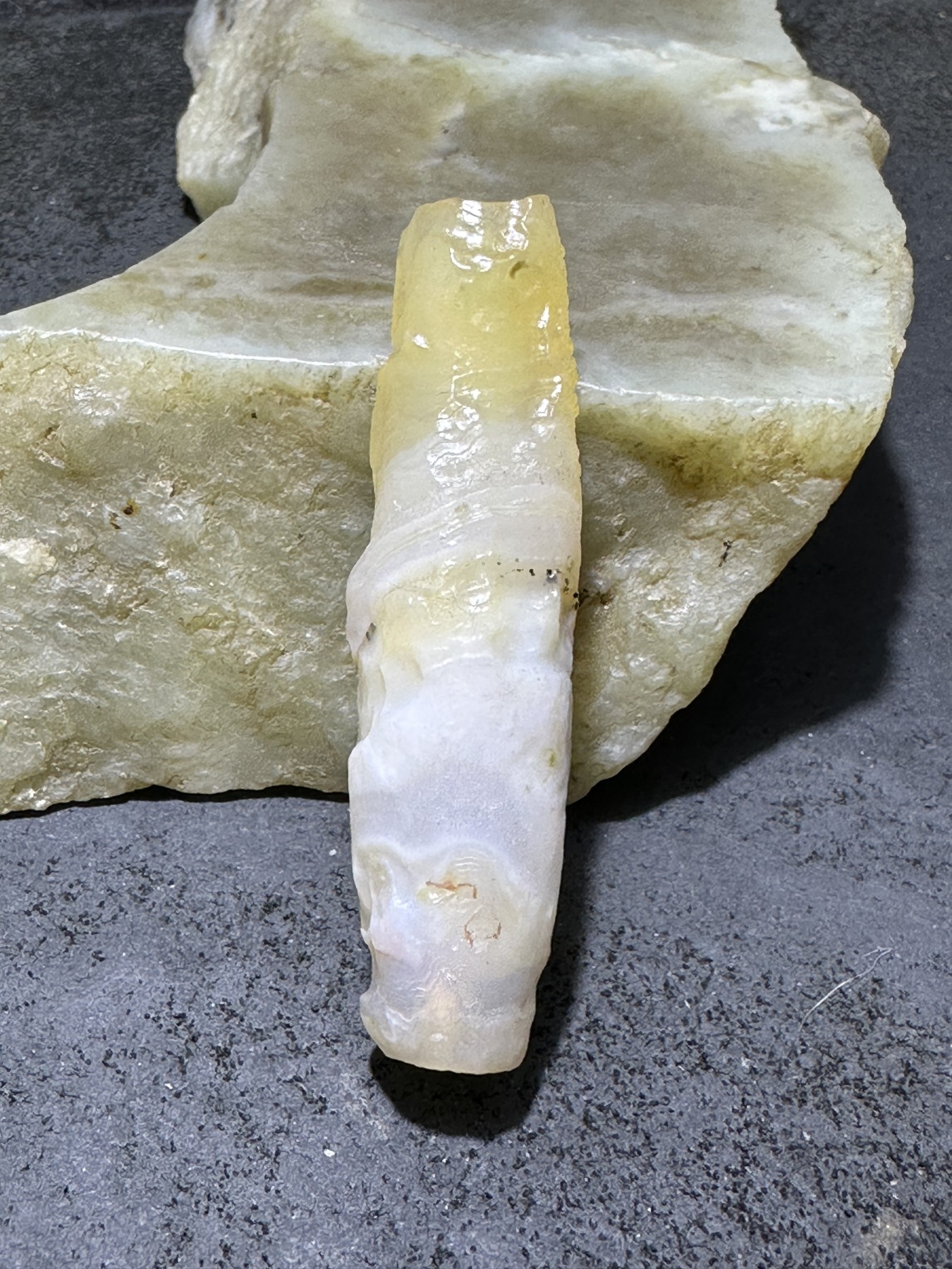 精美马达加斯加精品高玉化海洋玉髓风化纹大桶珠一颗！