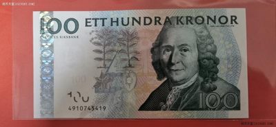 瑞典2001年版(2004年)100克朗 号码开头为4 欧洲纸币 实物图 UNC - 瑞典2001年版(2004年)100克朗 号码开头为4 欧洲纸币 实物图 UNC
