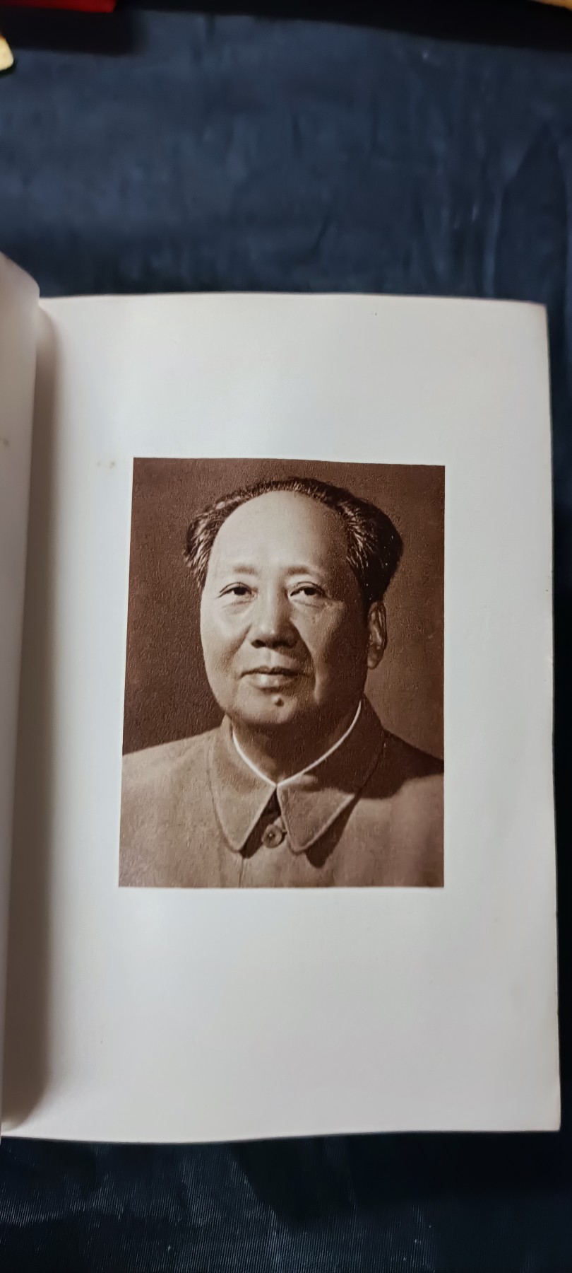 杂项拍卖，全部0起，可以寄存！ 好品英文版，毛主席语录，带101英文前言