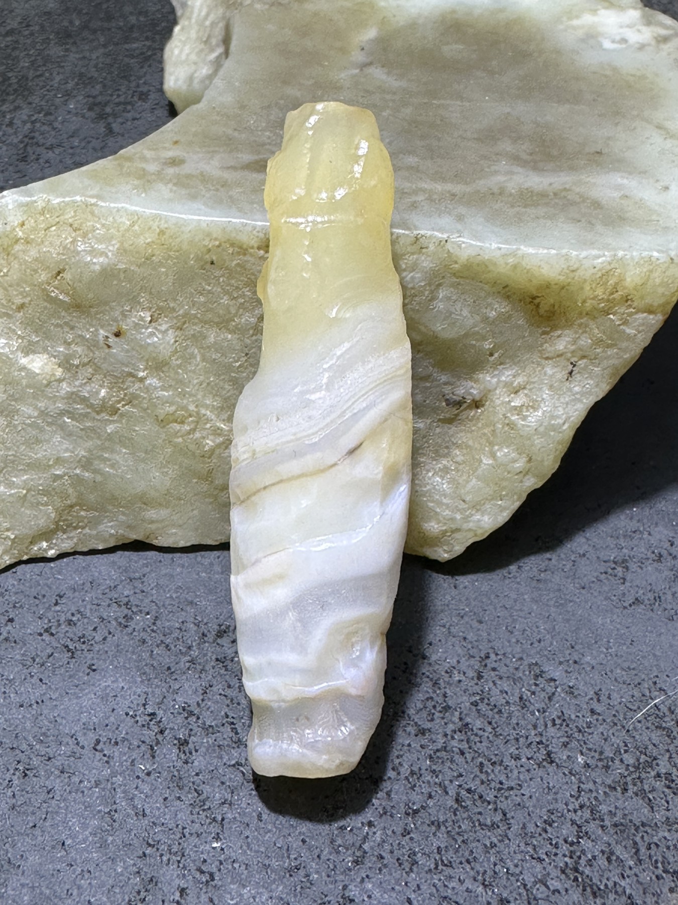 精美马达加斯加精品高玉化海洋玉髓风化纹大桶珠一颗！