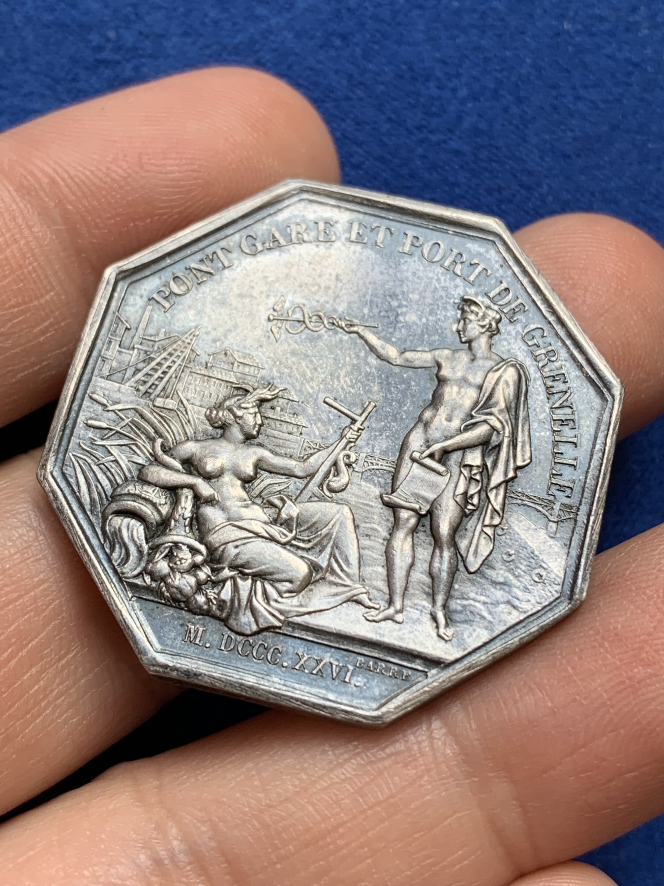 《竞宝斋》八角与章专场 第217场-周日，周一 2场 (全场包邮) 法国 查理十世 八角银质代币  格勒纳勒河桥梁公司 极少品种 细节极好 20.1克 35.9mm