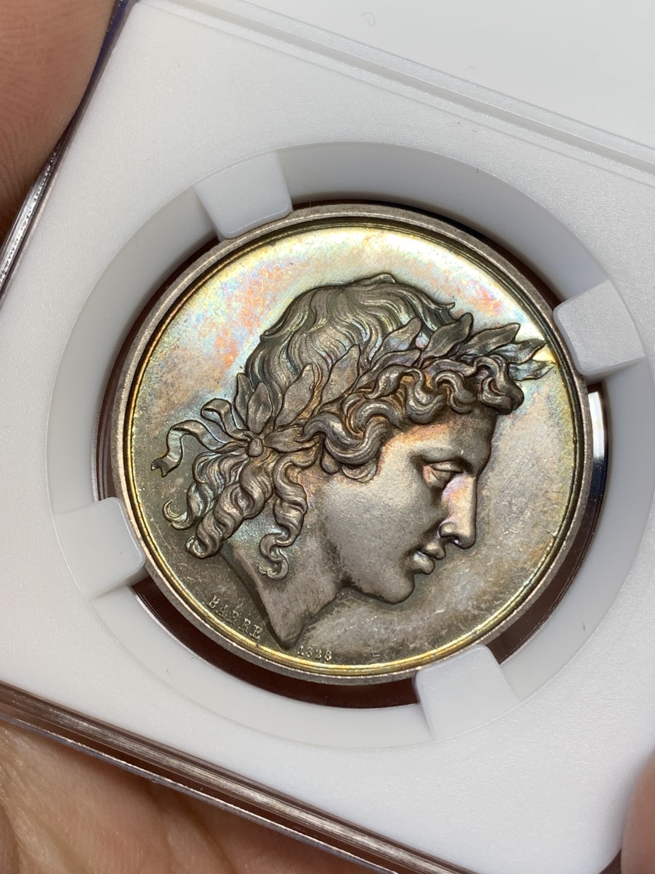 《竞宝斋》八角与章专场 第217场-周日，周一 2场 (全场包邮) 法国银章，里昂科学文学艺术学院 金紫包浆，细节包浆一流，正面为太阳神阿波罗侧面相，15.33g，33.8mm，蜜蜂边铭（1860-1869）