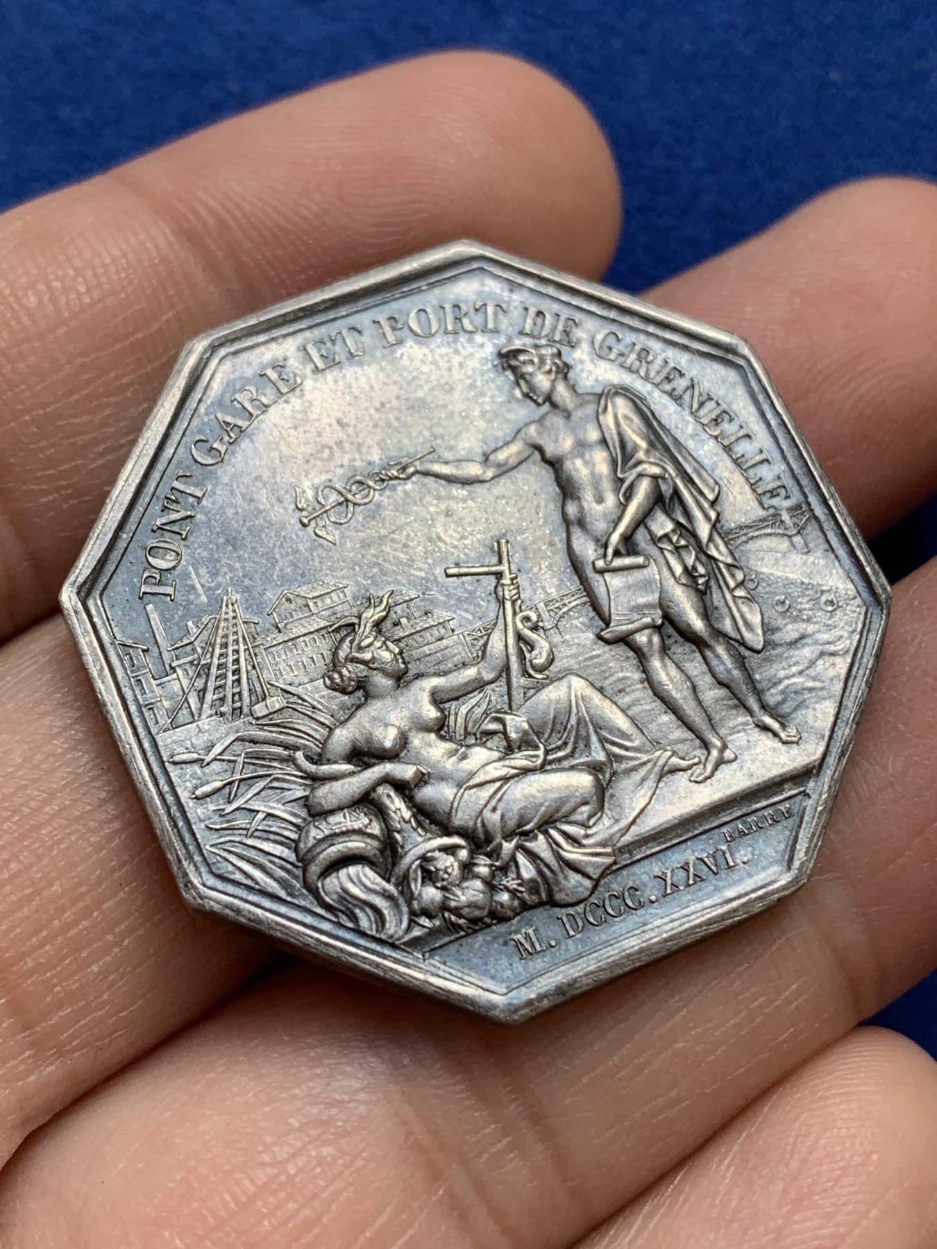 《竞宝斋》八角与章专场 第217场-周日，周一 2场 (全场包邮) 法国 查理十世 八角银质代币  格勒纳勒河桥梁公司 极少品种 细节极好 20.1克 35.9mm