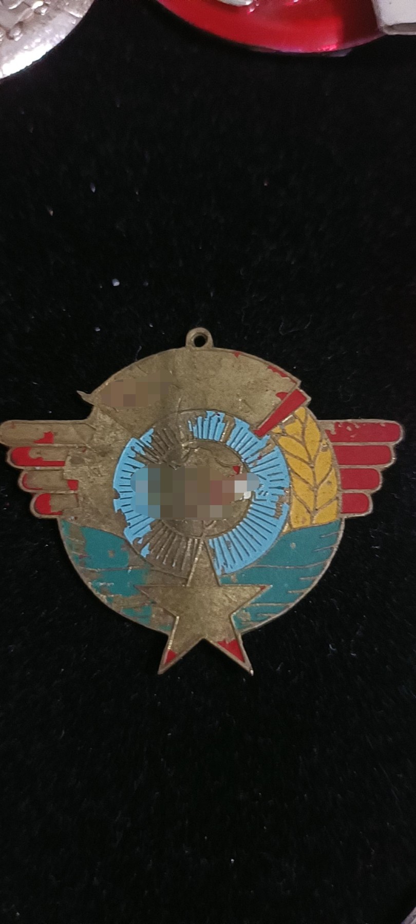 杂项拍卖，满百包邮，可以寄存！ 1948解放东北纪念章，包邮