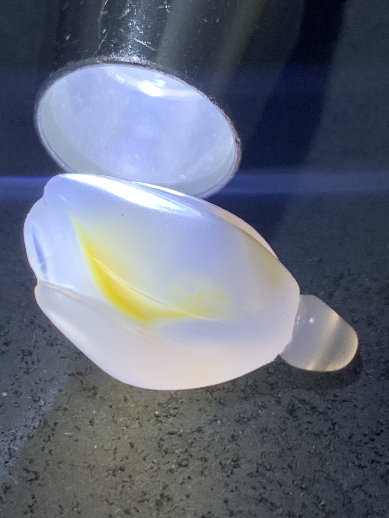 精美高润度冻料飘鸡油黄蒙料战国红玛瑙手工俏色巧雕刻玉兰花吊坠一个
