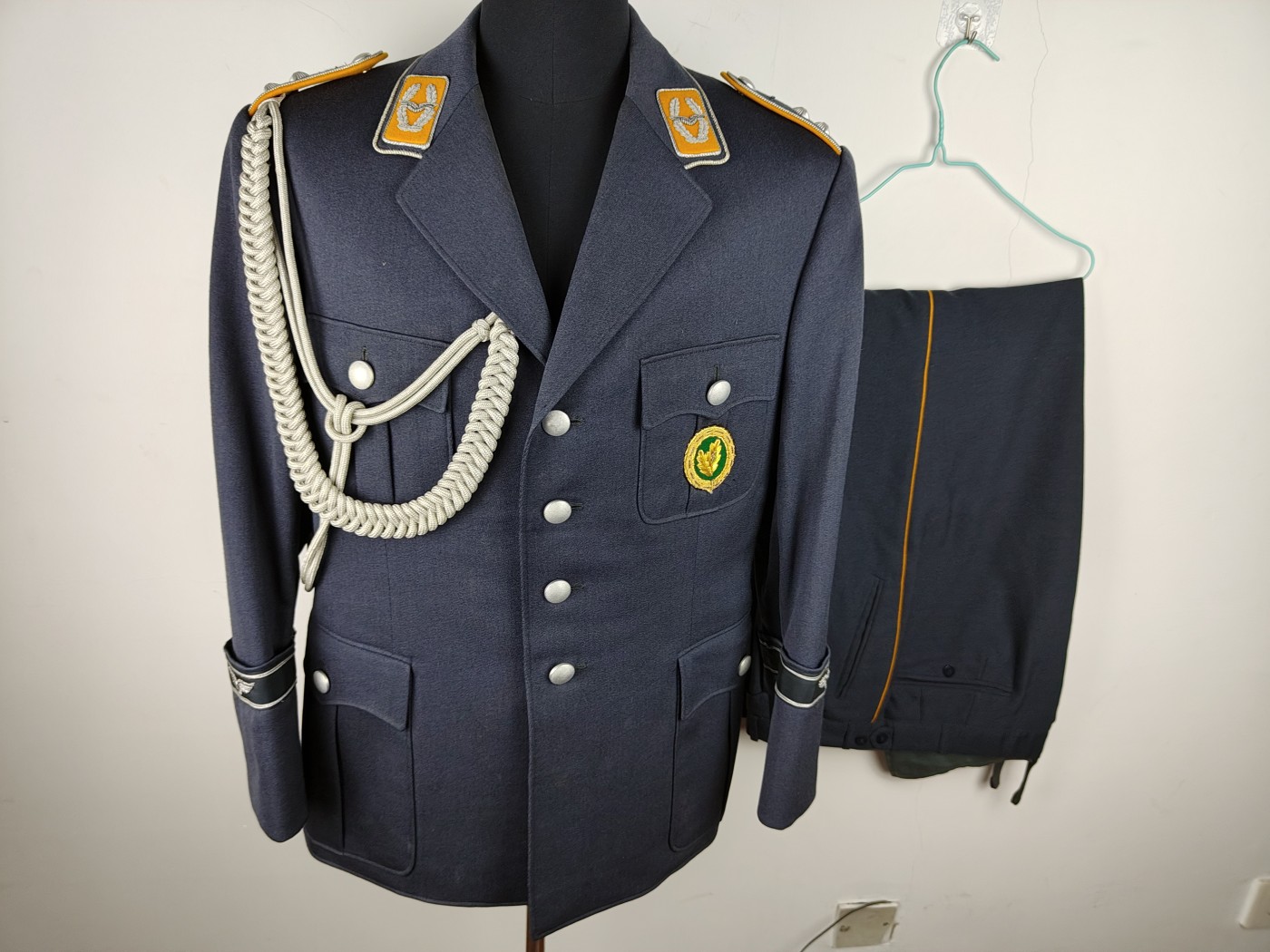 全场0元起拍 第111期 咸鱼国勋章拍卖专场 11月26日（周日）下午6：00开始 西德 BW 空军军官常服一套 胸围110 肩宽48 衣长76 袖长60 腰围96 裤长107