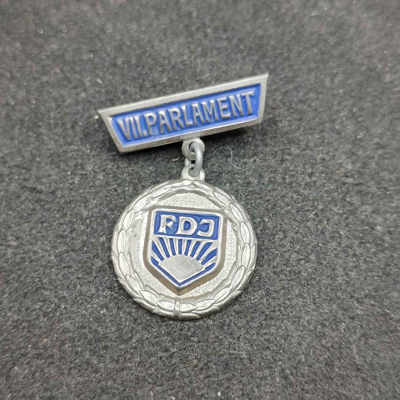 全场0元起拍 第111期 咸鱼国勋章拍卖专场 11月26日（周日）下午6：00开始 东德fdj奖章