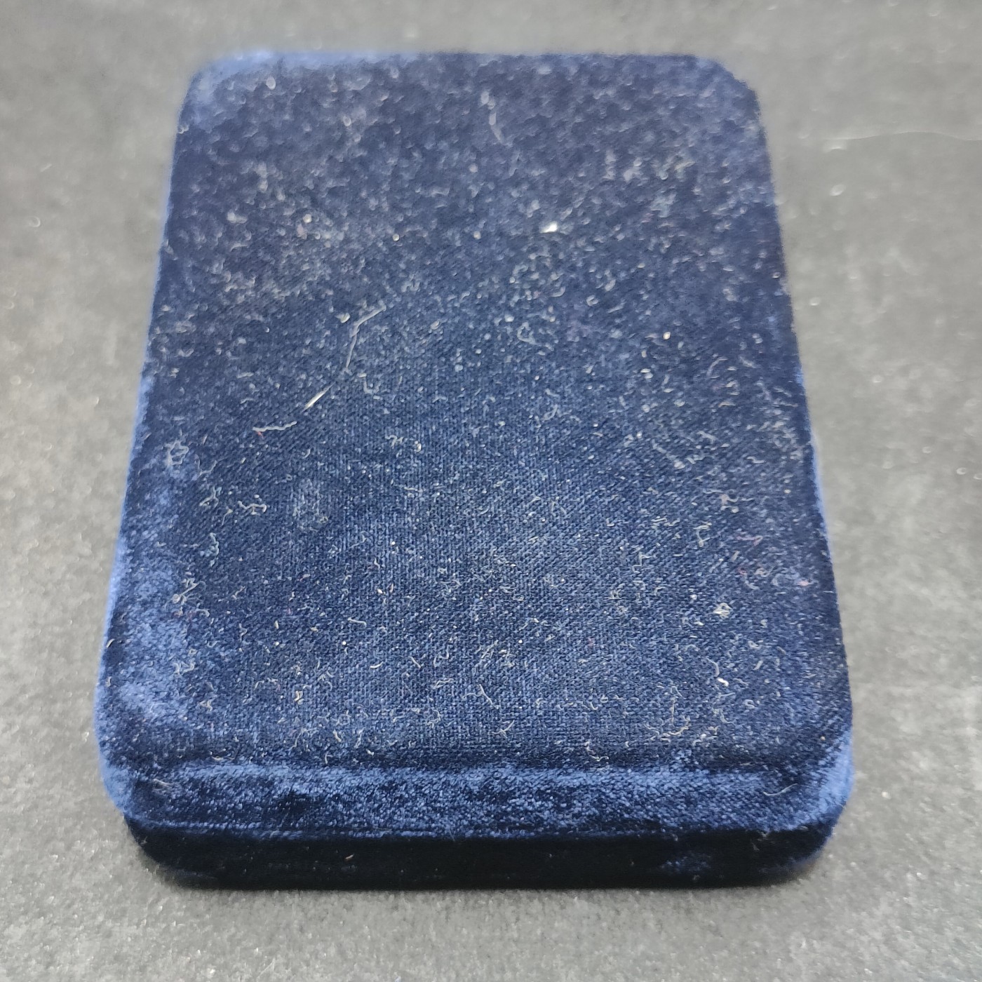 全场0元起拍 第111期 咸鱼国勋章拍卖专场 11月26日（周日）下午6：00开始 朝总联版烫金国徽盒三级国旗勋章带略