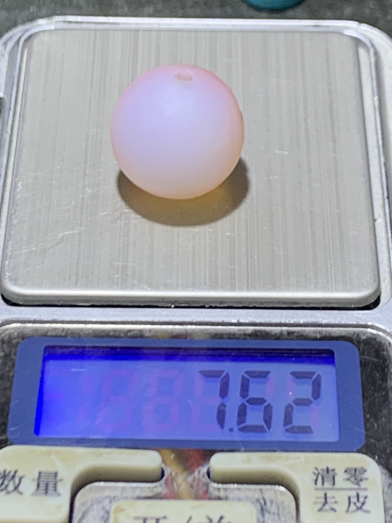 精美高玉化亚光海洋玉髓手工俏色巧雕小鸡钱币随形圆珠一个！