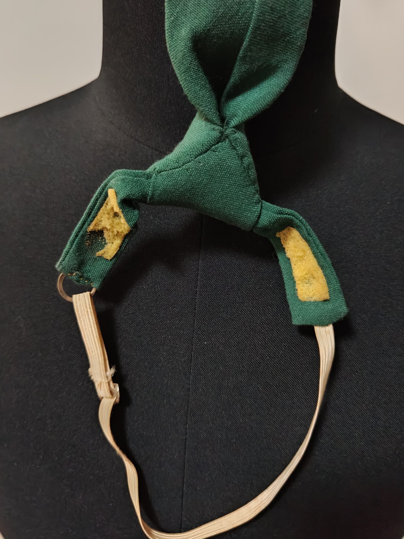 全场0元起拍 第111期 咸鱼国勋章拍卖专场 11月26日（周日）下午6：00开始 东德警察领带