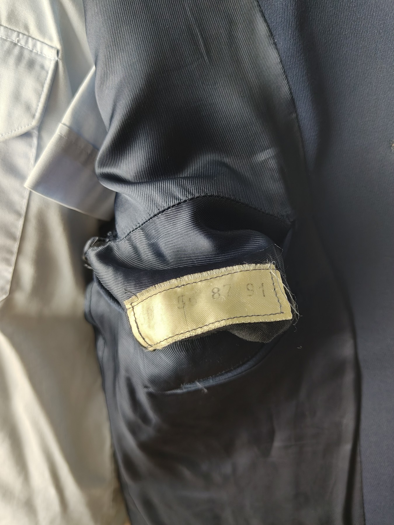 全场0元起拍 第111期 咸鱼国勋章拍卖专场 11月26日（周日）下午6：00开始 西德空军参谋上校全套 衬衣：胸围112 肩宽56 衣长70 常服：胸围118肩宽50衣长85 袖长70 腰围96 裤长115