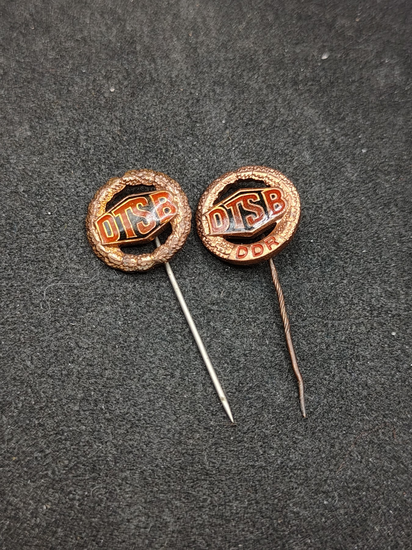 全场0元起拍 第111期 咸鱼国勋章拍卖专场 11月26日（周日）下午6：00开始 东德dtsb徽章