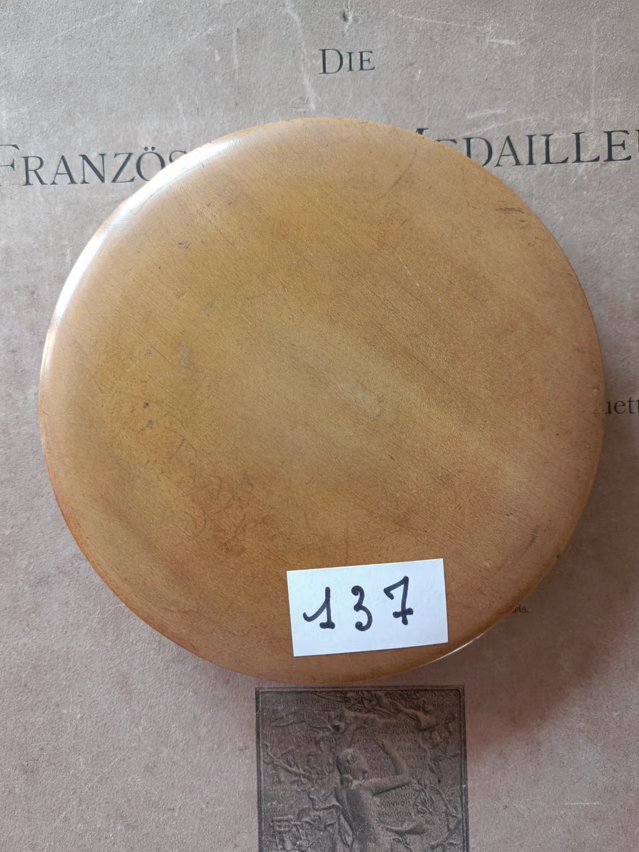 1842 年法国路易菲利普铁路法案大铜章，直径 112mm，尺寸最大的冲压章 原铸船首边铭，原盒，品相无敌