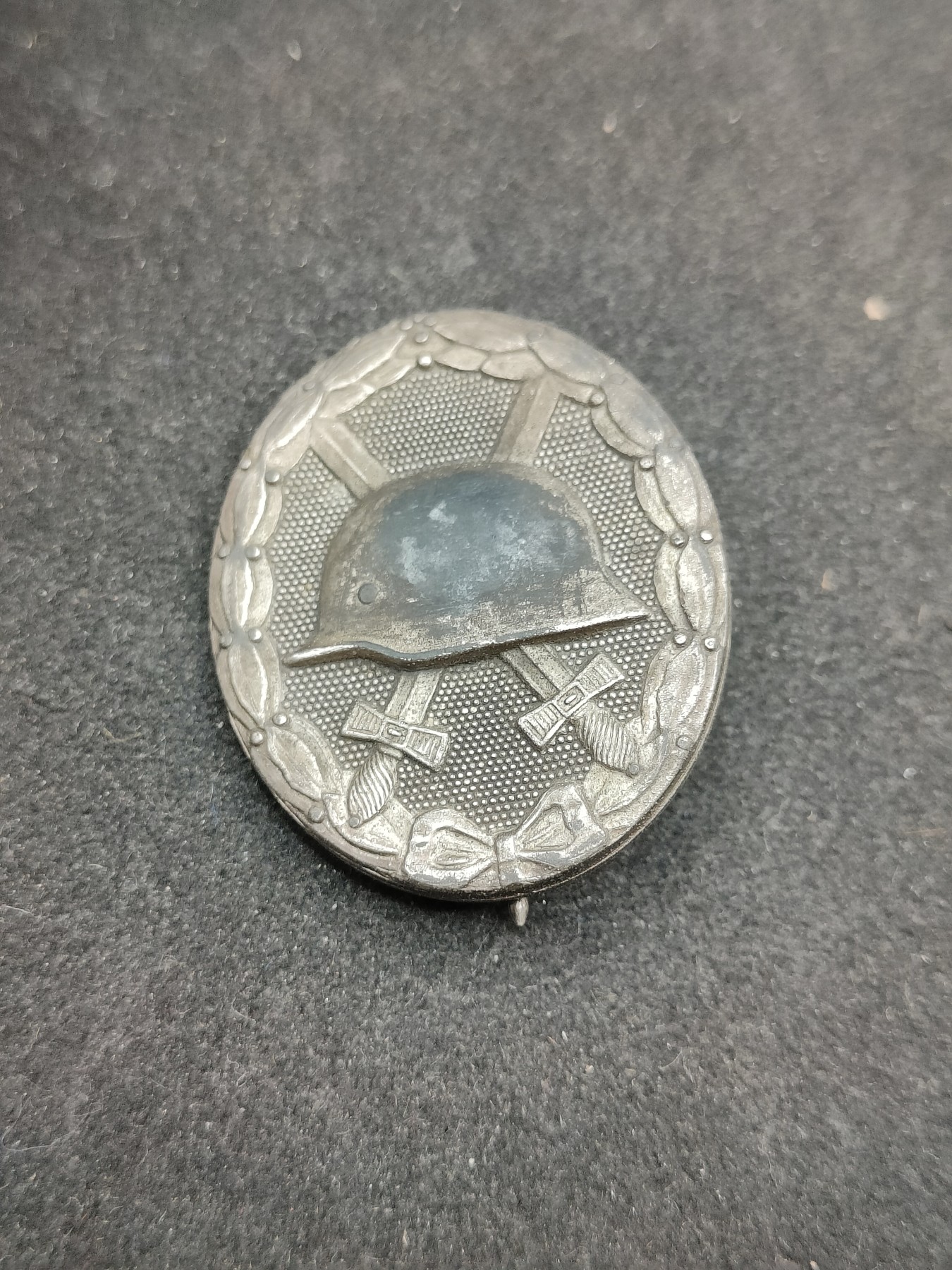 全场0元起拍 第111期 咸鱼国勋章拍卖专场 11月26日（周日）下午6：00开始 德三磨标版 57银战伤奖章