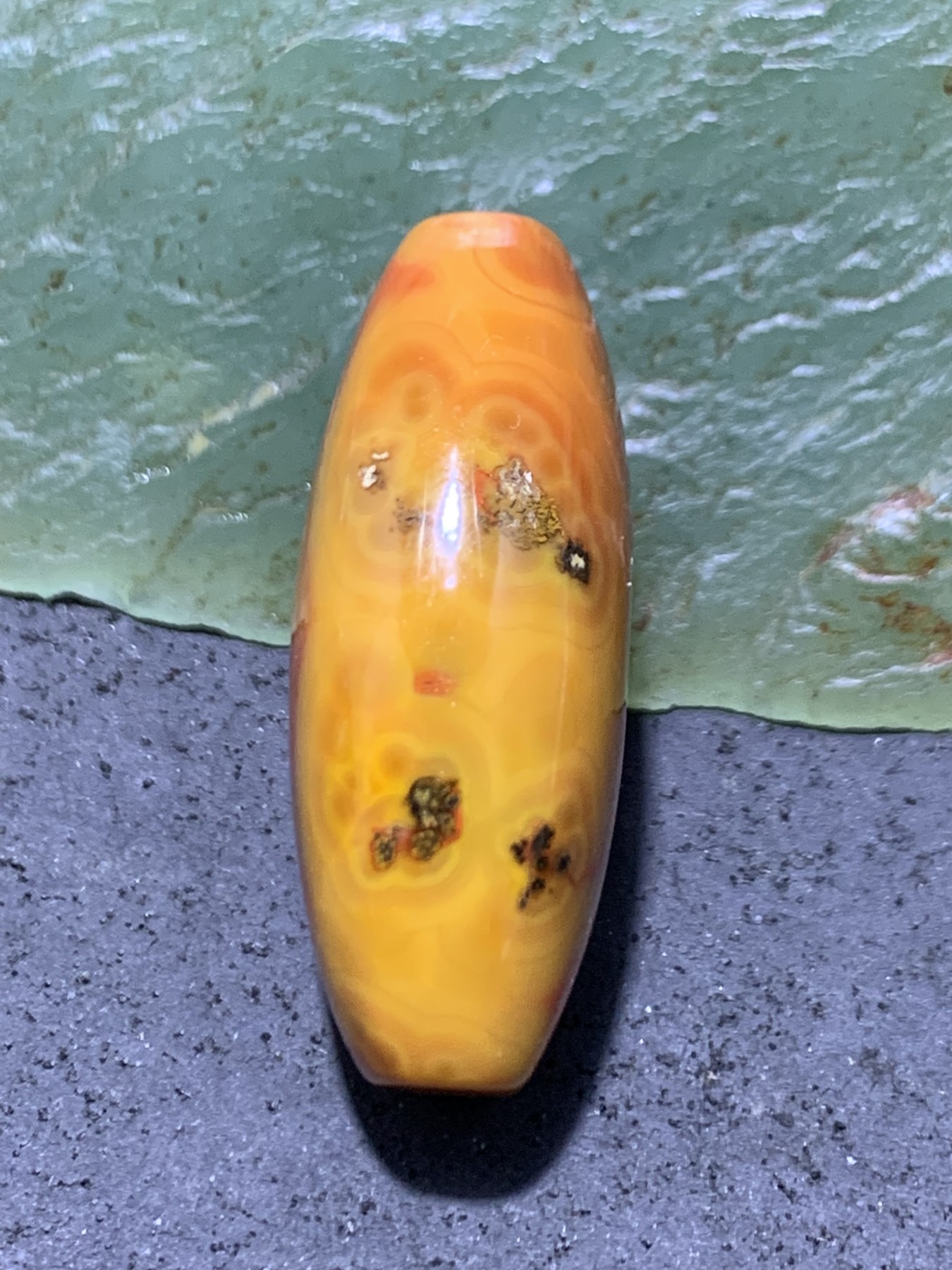 精美高玉化原皮草花纹战国红玛瑙勒子一个！