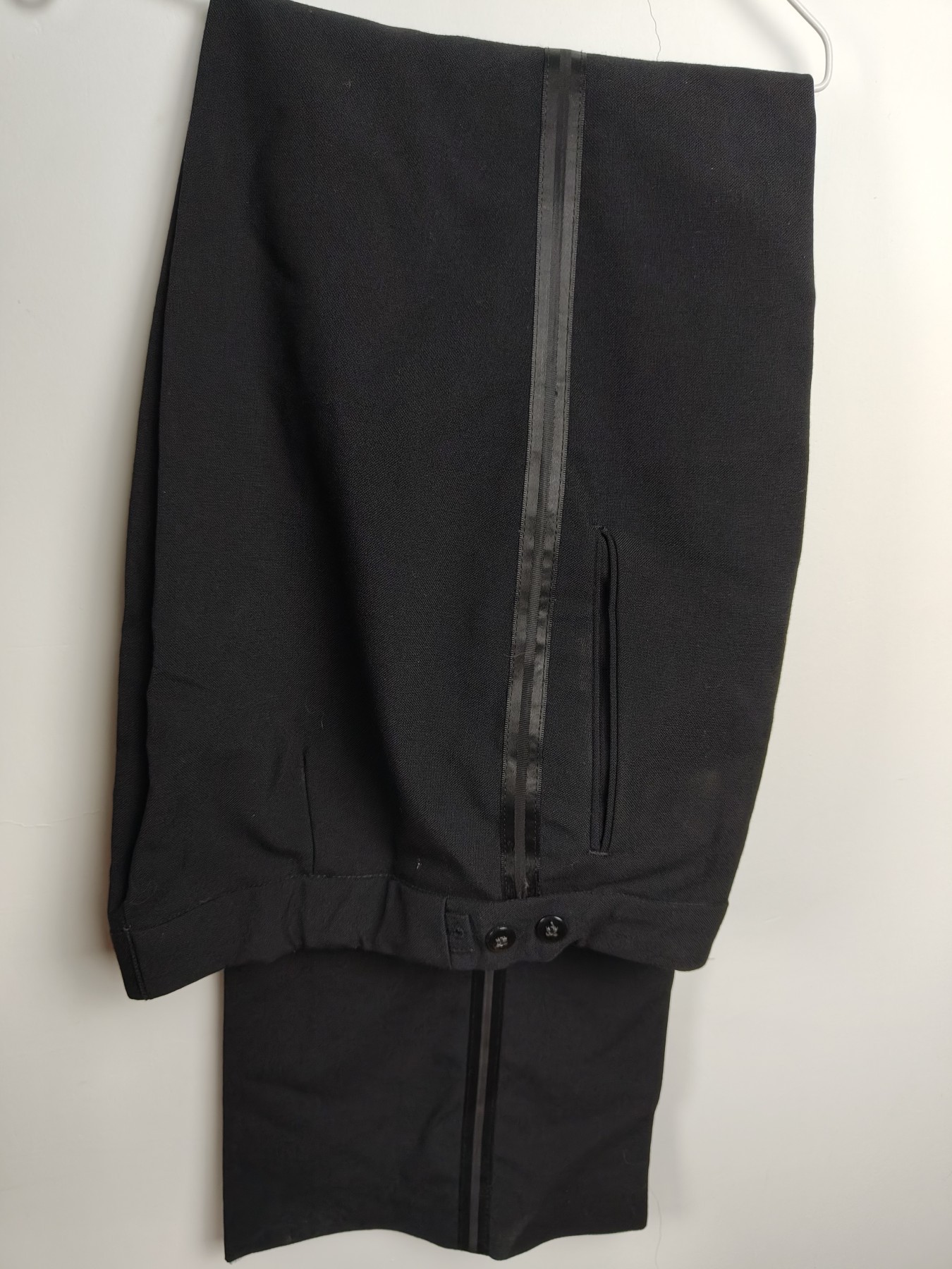 全场0元起拍 第111期 咸鱼国勋章拍卖专场 11月26日（周日）下午6：00开始 	西德BW中校刺绣军衔晚礼服一套 胸围100 肩宽44 袖长58 腰围78 裤长105