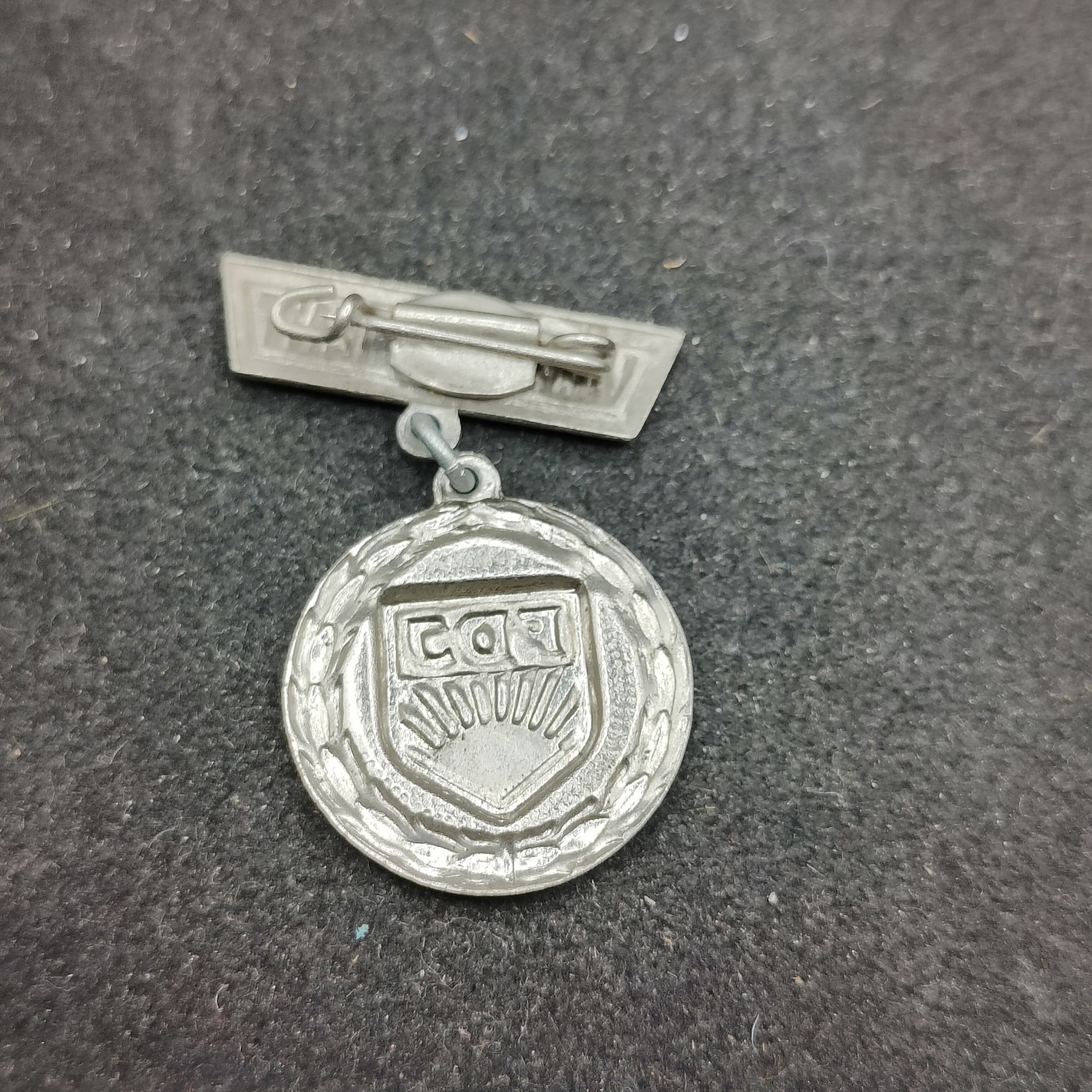 全场0元起拍 第111期 咸鱼国勋章拍卖专场 11月26日（周日）下午6：00开始 东德fdj奖章