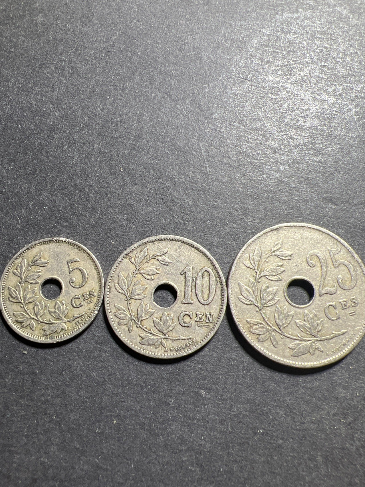 【8个洞收藏】第30场★ 0起1加★硬币专场 新规则实施  比利时硬币3枚一套 圆孔铜镍币5-10-25分