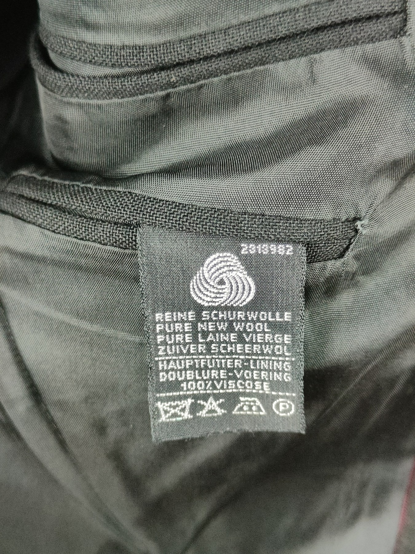 全场0元起拍 第111期 咸鱼国勋章拍卖专场 11月26日（周日）下午6：00开始 	西德BW中校刺绣军衔晚礼服一套 胸围100 肩宽44 袖长58 腰围78 裤长105