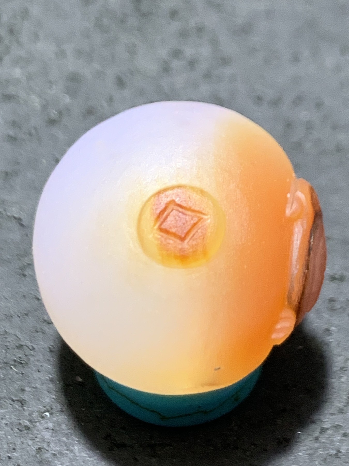 精美高玉化亚光海洋玉髓手工俏色巧雕小鸡钱币随形圆珠一个！