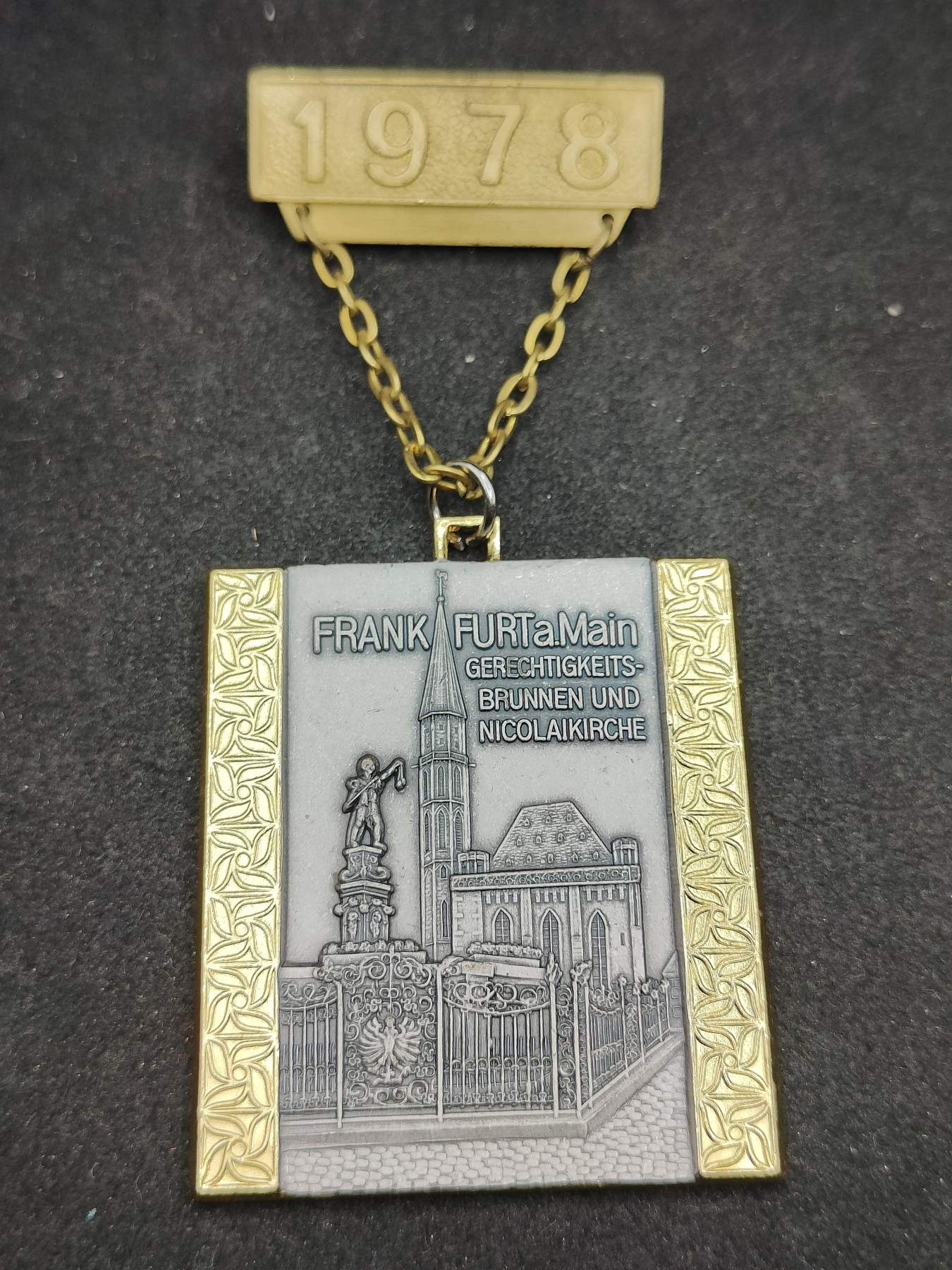 全场0元起拍 第111期 咸鱼国勋章拍卖专场 11月26日（周日）下午6：00开始 西德纪念章