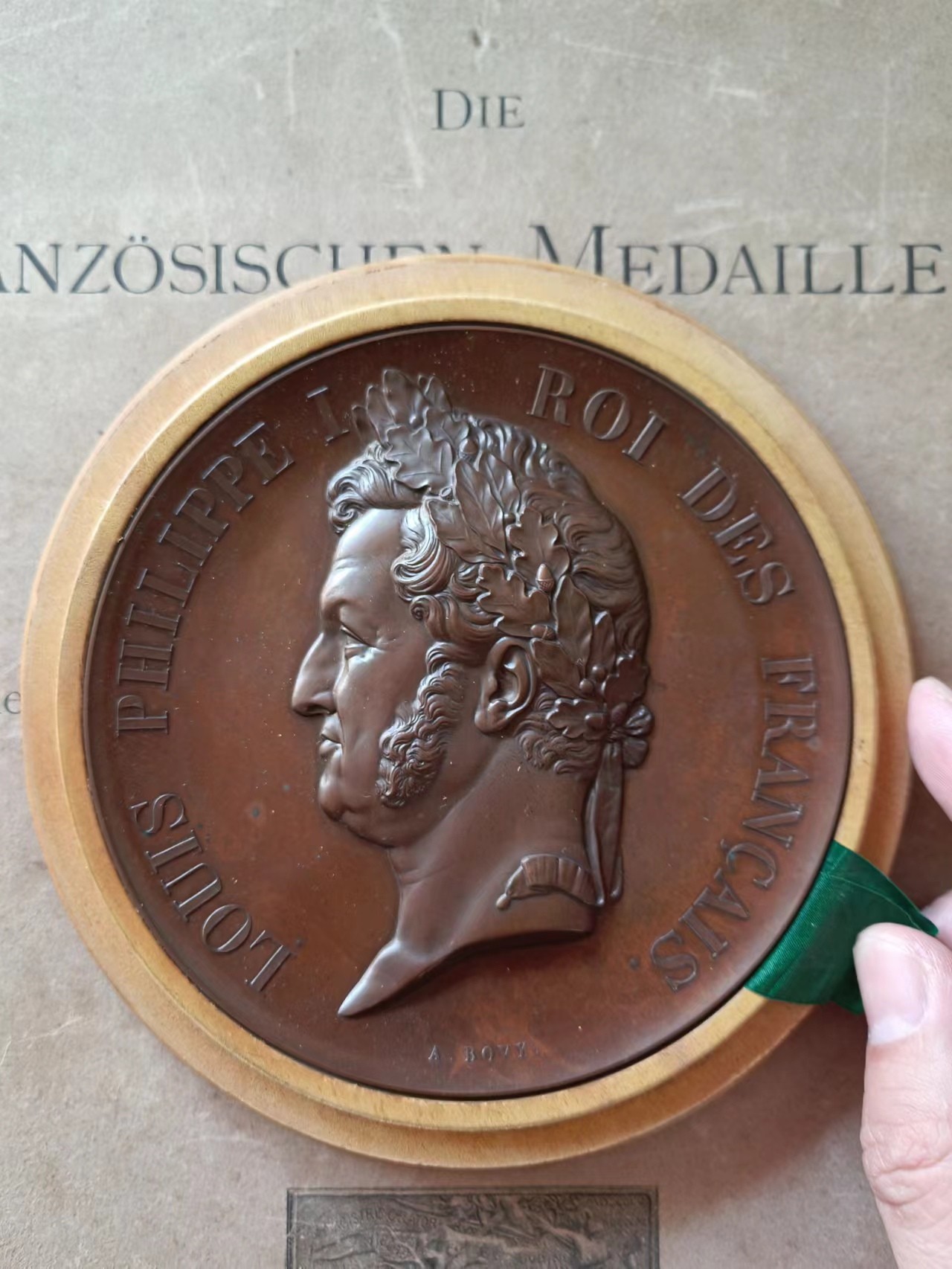 1842 年法国路易菲利普铁路法案大铜章，直径 112mm，尺寸最大的冲压章 原铸船首边铭，原盒，品相无敌