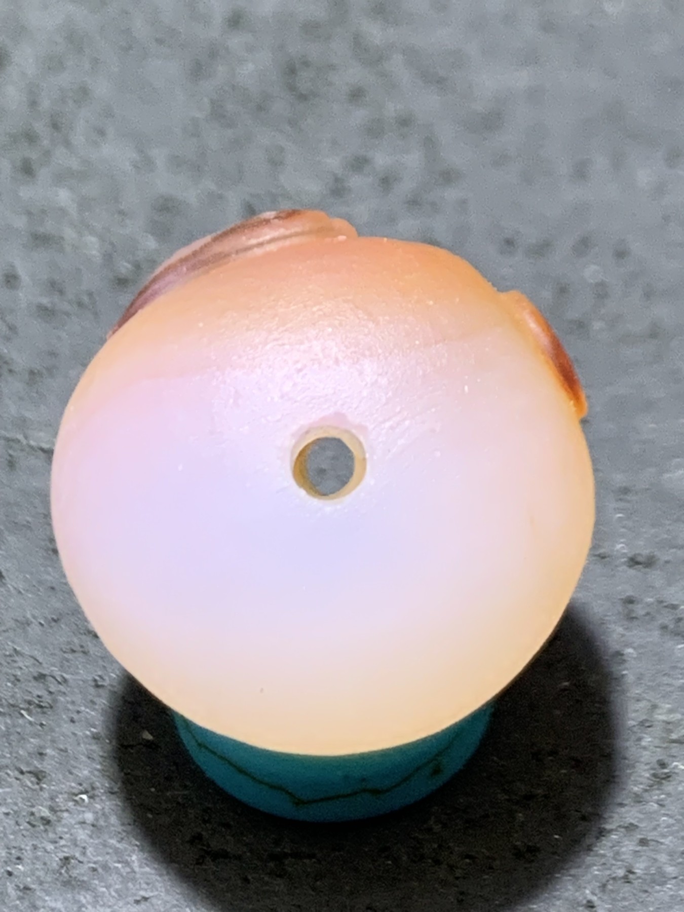 精美高玉化亚光海洋玉髓手工俏色巧雕小鸡钱币随形圆珠一个！