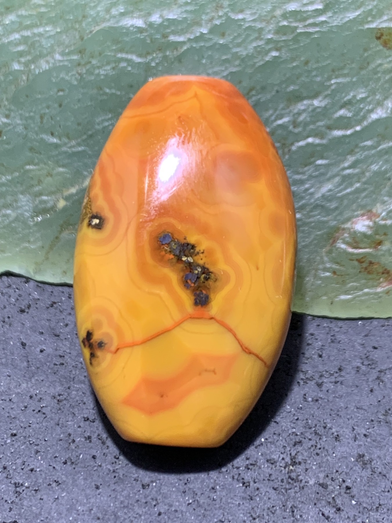 精美高玉化原皮草花纹战国红玛瑙勒子一个！