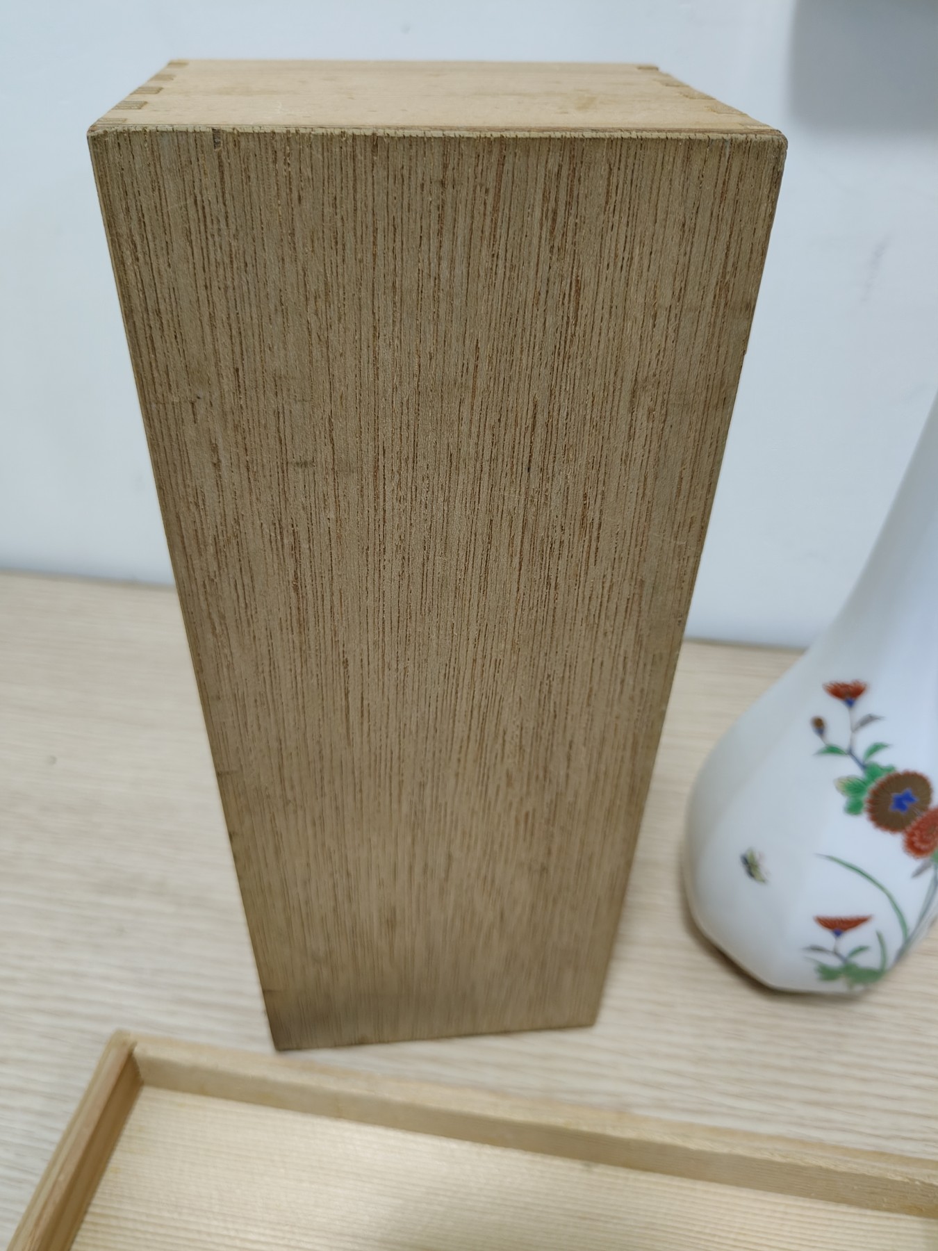 全场0元起拍 第111期 咸鱼国勋章拍卖专场 11月26日（周日）下午6：00开始 日本宫内省皇族御用深川制瓷花瓶带盒