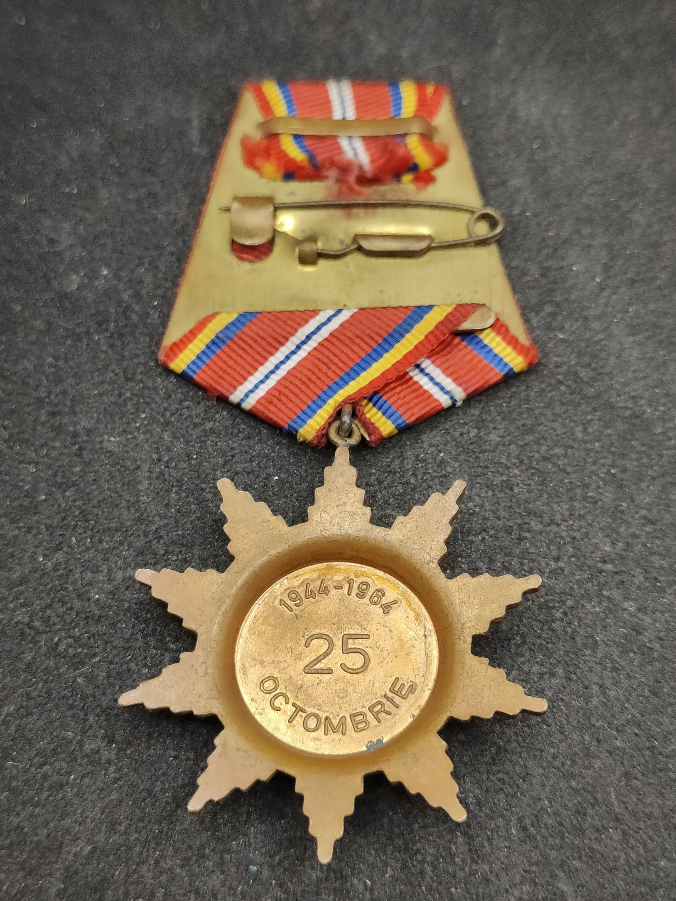 全场0元起拍 第111期 咸鱼国勋章拍卖专场 11月26日（周日）下午6：00开始 罗马尼亚1964人民军部队成军20周年奖章