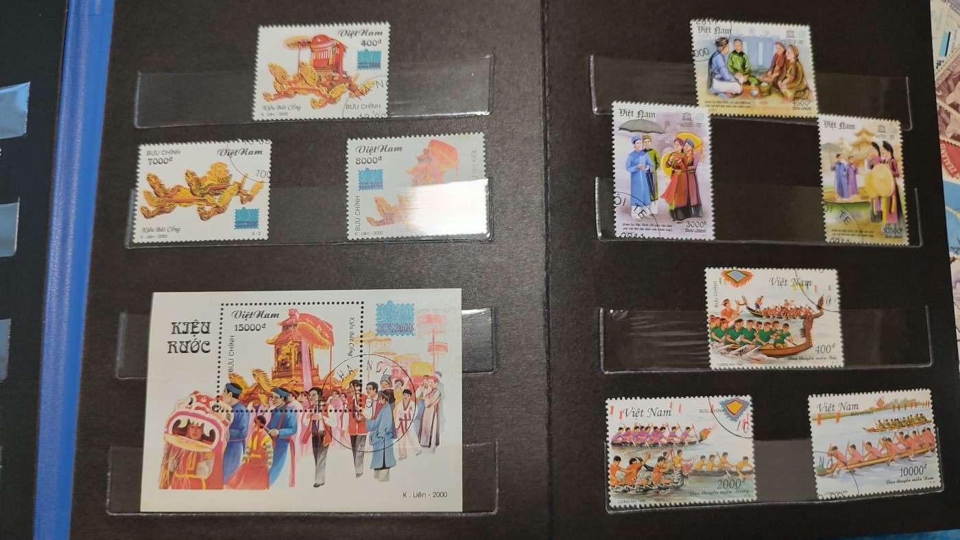 一月邮币社第九期拍卖国际邮票专场 少见越南信销套票册子一对