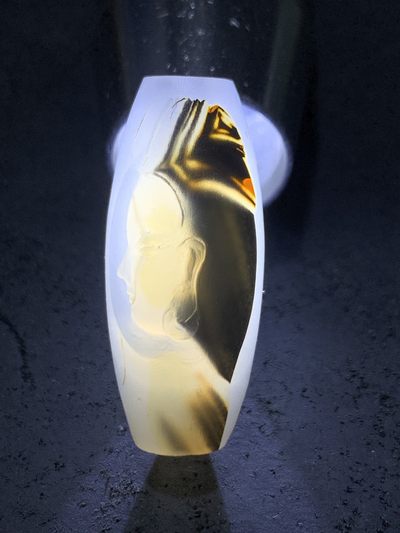 精美亚光高玉化巴西玛瑙手工俏色巧雕埃及法老桶珠一个 精美亚光高玉化巴西玛瑙手工俏色巧雕埃及法老桶珠一个