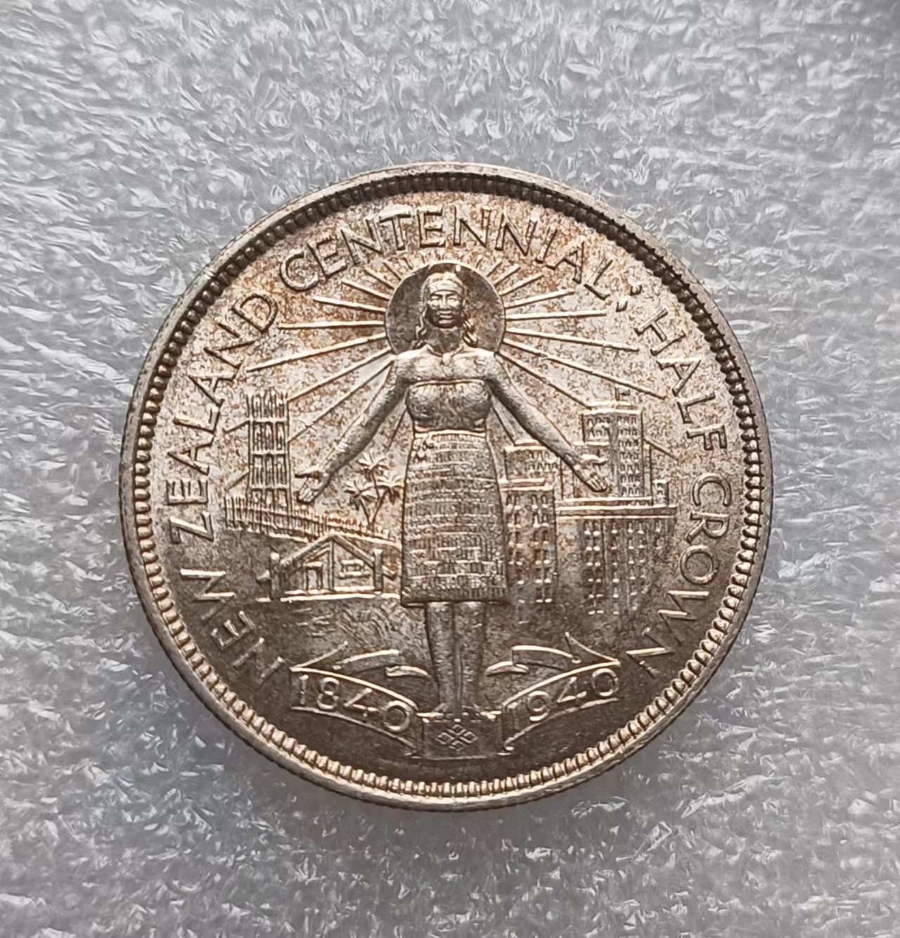 瓶子🏺第119期拍卖会  金彩好品可评级  新西兰1940年乔治六世背女神半克朗银币
