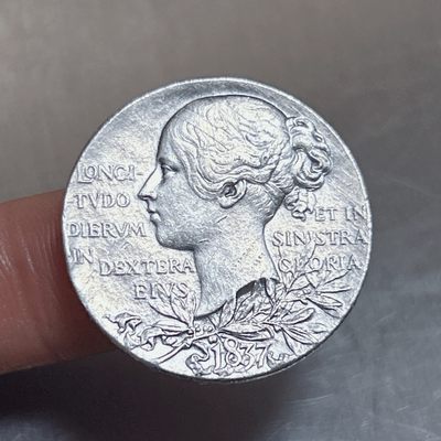 全场一元起拍 世界钱币银币、散币专场 第40期 - 英国1897年维多利亚女王登基60周年纪念银章 美品 重9.8g