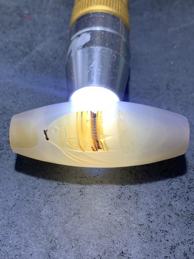 精美亚光高玉化天眼纹巴西玛瑙手工俏色巧雕富贵有鱼吊坠（把件）一个！ 精美亚光高玉化天眼纹巴西玛瑙手工俏色巧雕富贵有鱼吊坠（把件）一个！