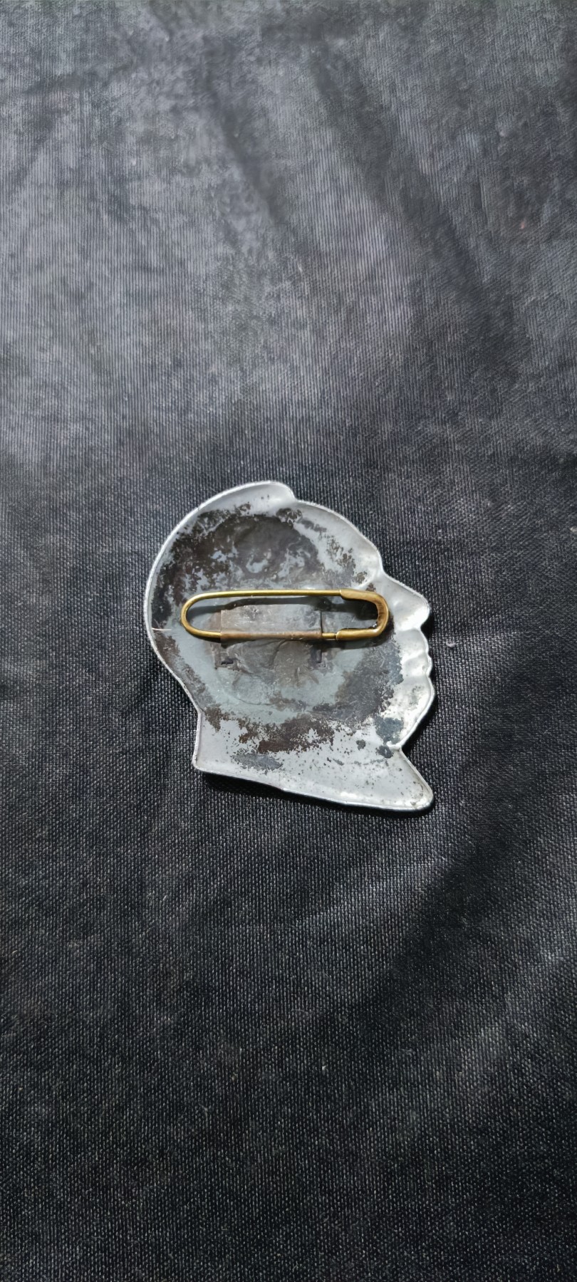 杂项拍卖，满百包邮，可以寄存！ 美品小王佩戴同款毛主席像章！