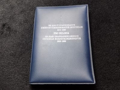 巴斯克收藏第199期 套币，卡册，原盒专场 12月5/6/7 号三场连拍 全场包邮 - 比利时 博杜安一世 1980年 比利时独立150年精制纪念银章邮封包 附赠邮票1张